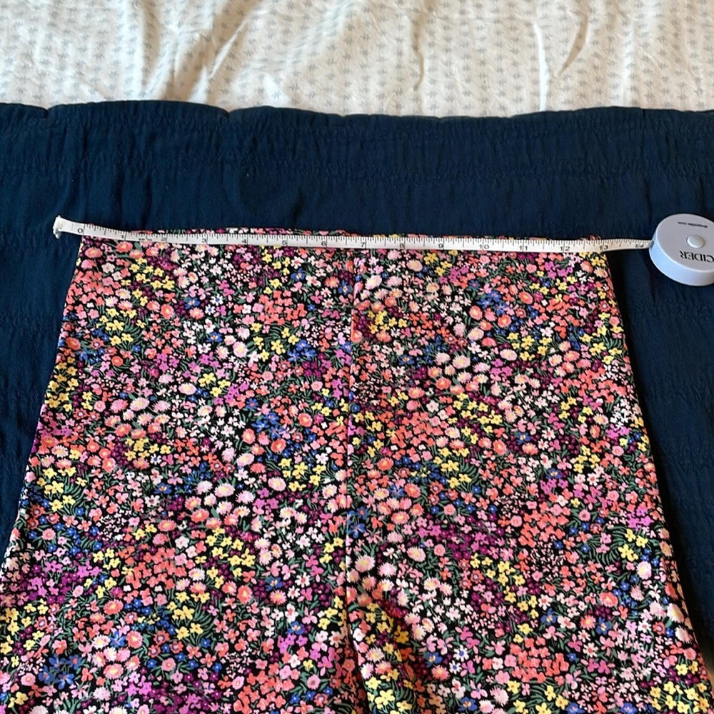 H&M Multicolor Floral Pattern Shorts - Picture 2 of 4